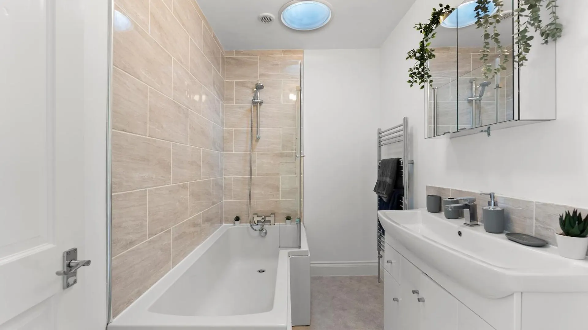 Holiday home Sleek And Stylish Abode - Parking Villa Bristol United Kingdom
